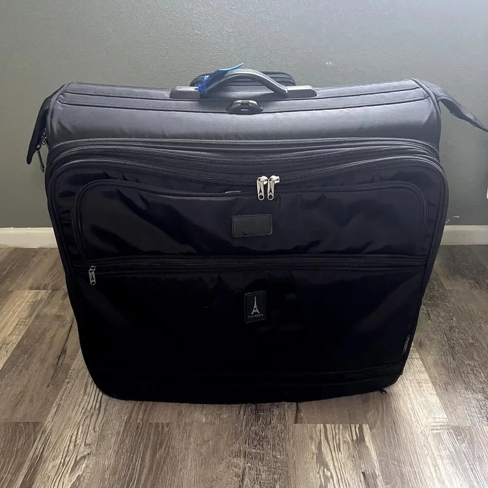 TRAVELPRO Crew 5 Series Rolling Garment Bag